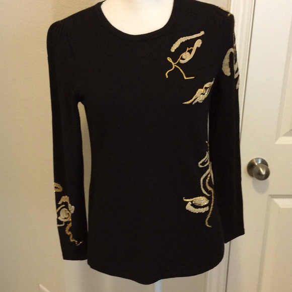 Chico's Sweaters - Chico’s Fine Gauge Knit Crewneck Pullover Sweater in Black w Gold Appliqué